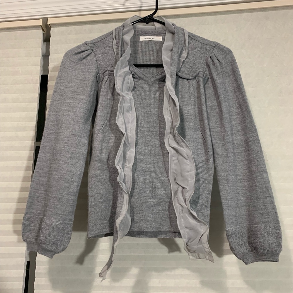 Cute front tie gray blouse